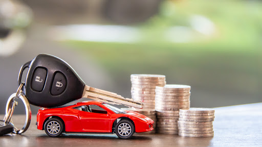 Close up of toy car and car keys for bad credit car loans toronto