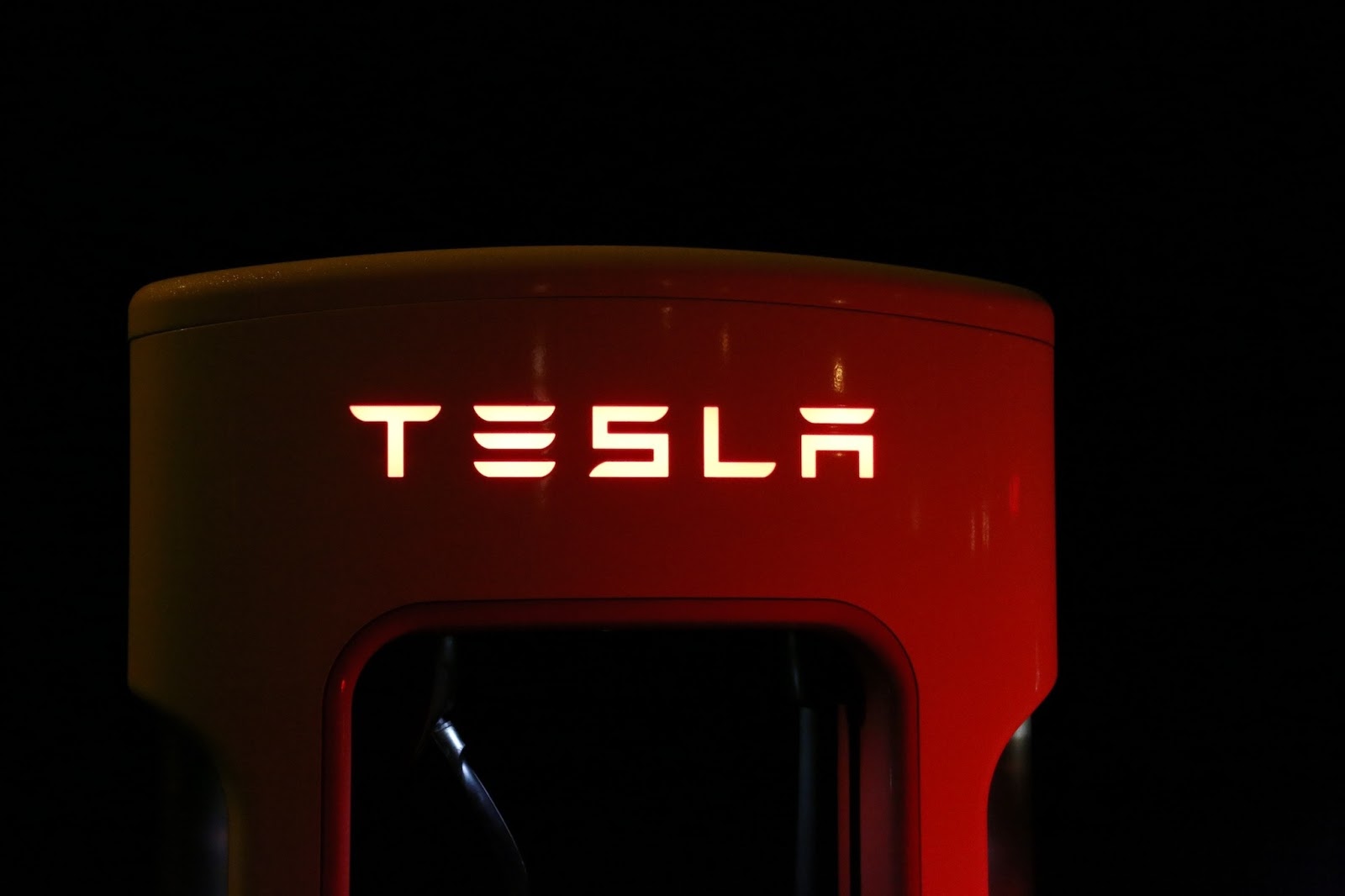 Tesla offers access to its Supercharger network 